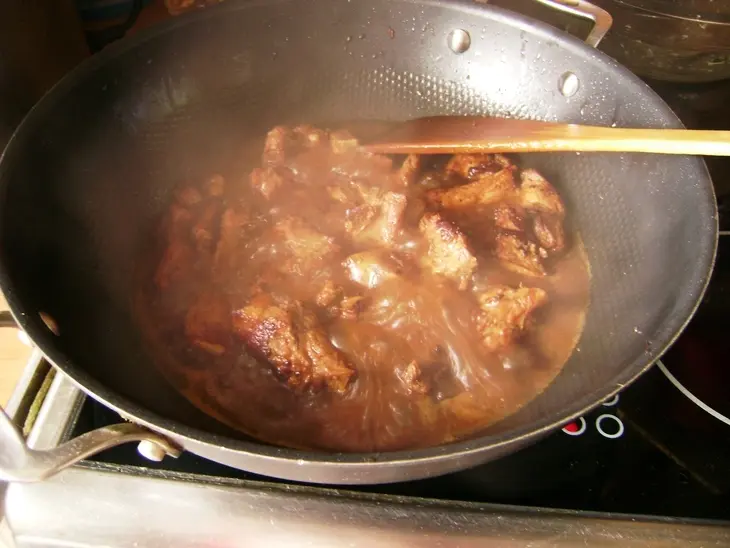 Ребрышки с луком и перцем: шаг 2