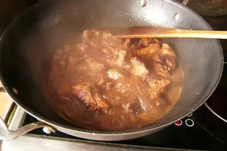 Ребрышки с луком и перцем: шаг 2