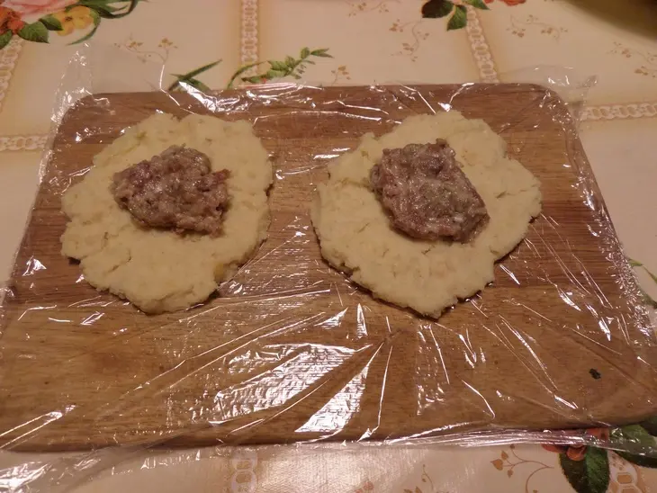 Картофельно - гороховые зразы с мясом: шаг 12