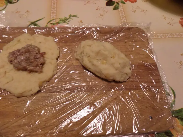 Картофельно - гороховые зразы с мясом: шаг 13
