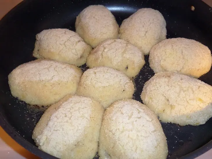 Картофельно - гороховые зразы с мясом: шаг 16