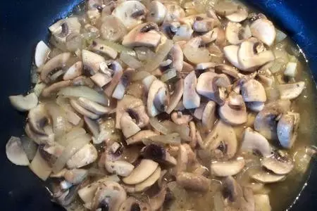 Праздничный киш с свиной улиткой-гриль, грибами и плавленым сыром: шаг 3