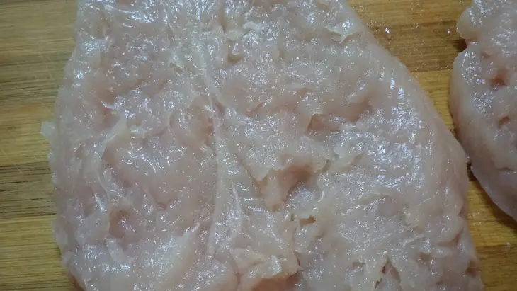 Пикантные грудки цыпленка с паштетом и курагой: шаг 2