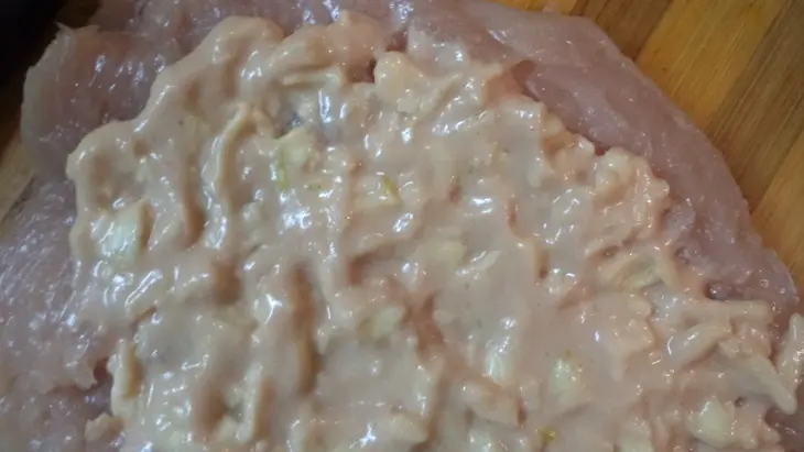 Пикантные грудки цыпленка с паштетом и курагой: шаг 3