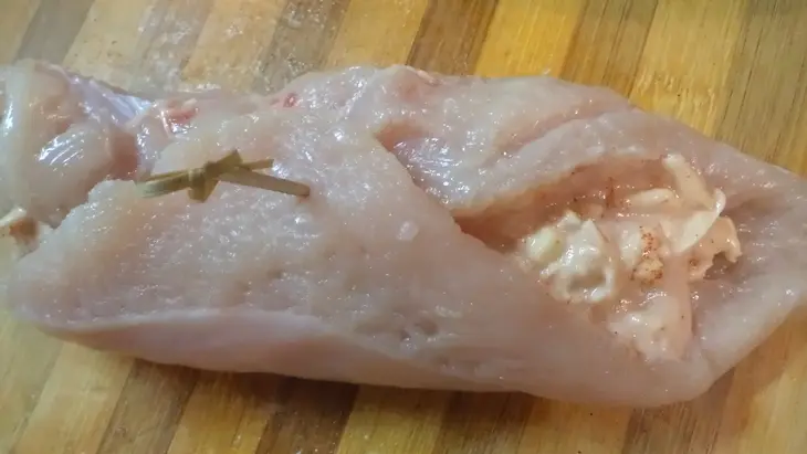 Пикантные грудки цыпленка с паштетом и курагой: шаг 5