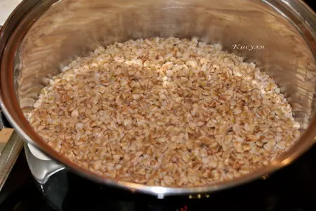 Гречневая каша с сухофруктами, вяленой клюквой и копчёной рулькой. тест-драйв с окраиной: шаг 2