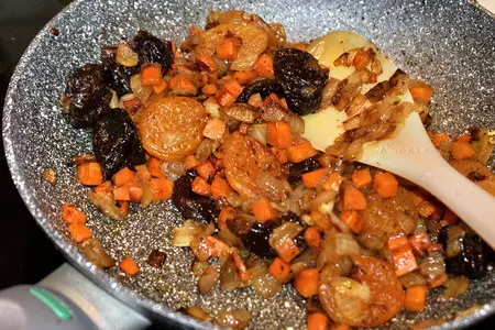 Гречневая каша с сухофруктами, вяленой клюквой и копчёной рулькой. тест-драйв с окраиной: шаг 5