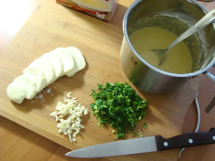 Пшённый пирог с сыром, петрушкой и чесноком: шаг 5