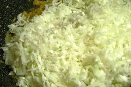 Башенки из пшенной каши с сыром и капустной икрой: шаг 3