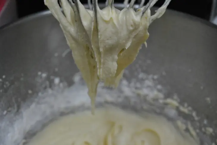 Ванильно-шоколадный пирог с яблоком, пудингом и шоколадным топпингом по мотивам «дунайские волны»: шаг 3