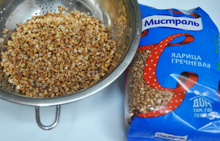 Рулька, запечённая с гречкой и квашеной капустой: шаг 1