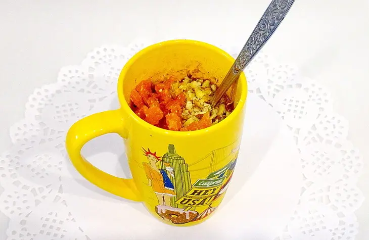 Кекс с грецкими орехами, курагой и творожно-медовой начинкой: шаг 3