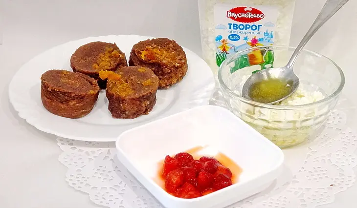 Кекс с грецкими орехами, курагой и творожно-медовой начинкой: шаг 4