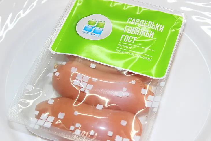 Шашлычки для детского праздника из сарделек с сыром: шаг 1