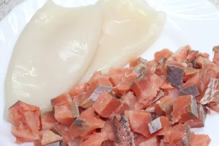 Кальмар фаршированный, запеченный под сырным соусом: шаг 1