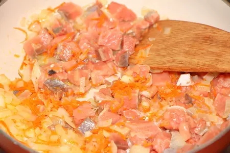Кальмар фаршированный, запеченный под сырным соусом: шаг 4