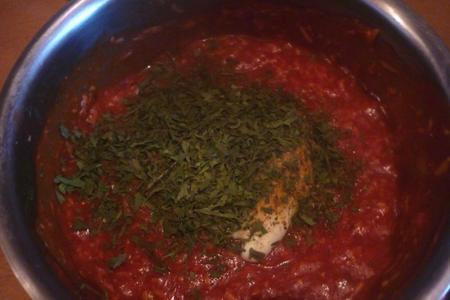 Куриные ножки в томатно-медовом маринаде и печёные овощи с томатно-сырном соусом: шаг 8