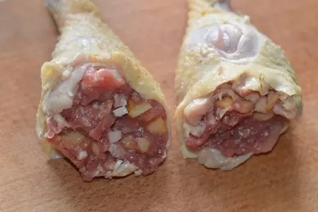 Куриные ножки фаршированные фаршем, беконом и айвой. тест-драйв с окраиной: шаг 5
