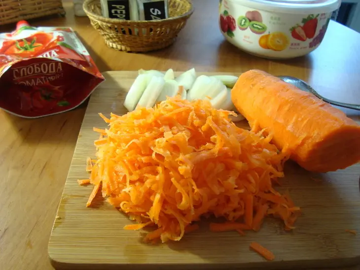 Курица с рисом и кукурузой в томате: шаг 2