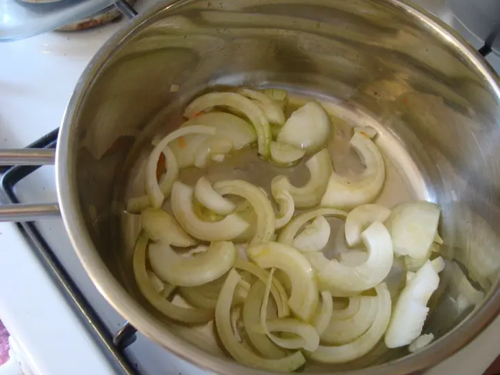 Курица с рисом и кукурузой в томате: шаг 3