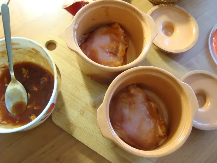 Курица с рисом и кукурузой в томате: шаг 7