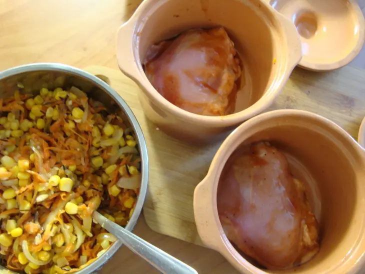 Курица с рисом и кукурузой в томате: шаг 8