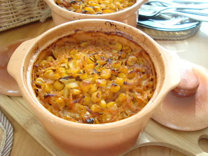 Курица с рисом и кукурузой в томате: шаг 10