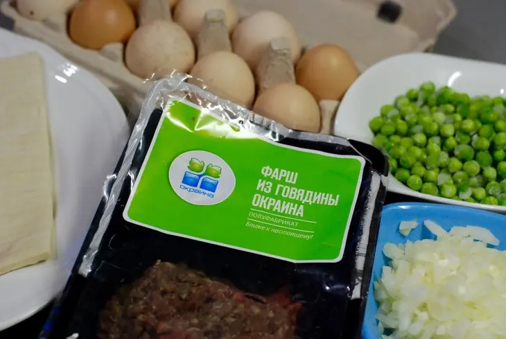 Рулет из говяжьего фарша с зелёным горошком и яйцом. тест драйв с окраиной: шаг 1
