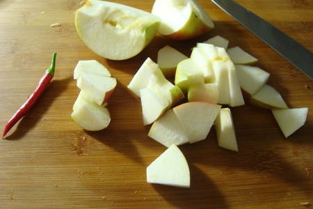 Щи из белокочанной капусты (томлённые) с яблоком и жгучим перчиком: шаг 5