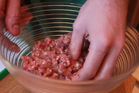 Фаршированные шампиньоны с фаршем и моцареллой. тест-драйв с "окраиной": шаг 3