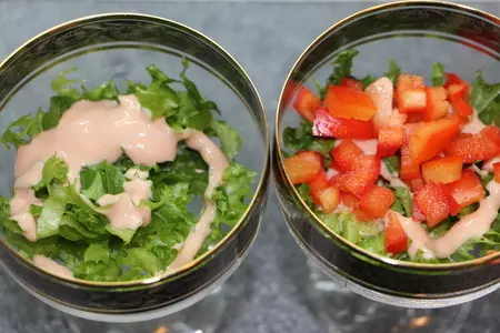 Салат с кальмарами, креветками и ананасом: шаг 6