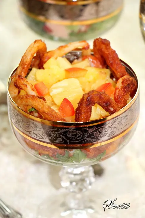 Салат с кальмарами, креветками и ананасом: шаг 9