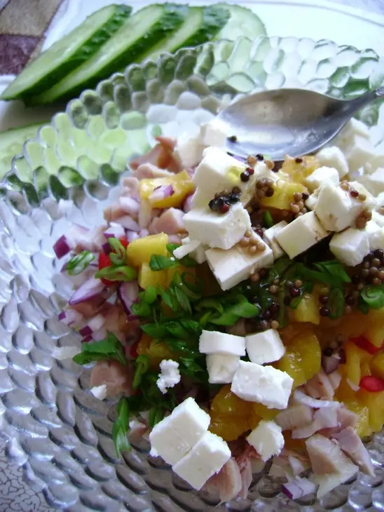 Пикантный салат с манго и копченой курицей. тест-драйв с "окраиной": шаг 4