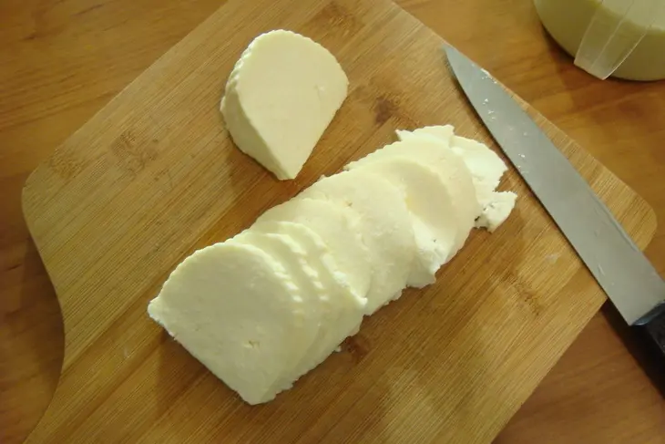 Блинные конвертики с адыгейским сыром: шаг 2