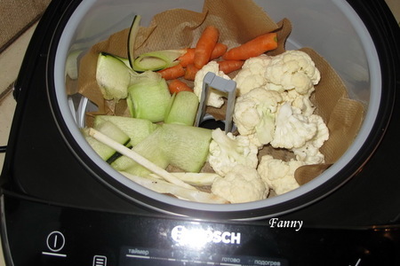 Треска с овощами на пару с соусом из петрушки. тест-драйв мультиварки bosch: шаг 5