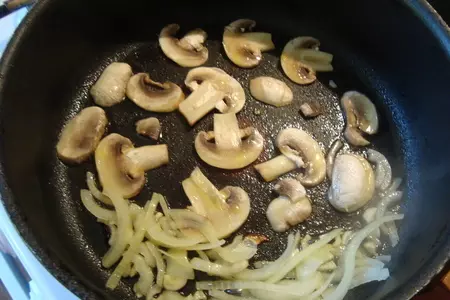 Салат с ананасами, шампиньонами и авокадо: шаг 5