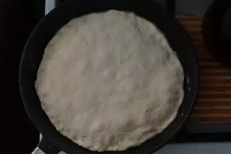 Дрожжевой пирог с мясом на сковороде: шаг 5