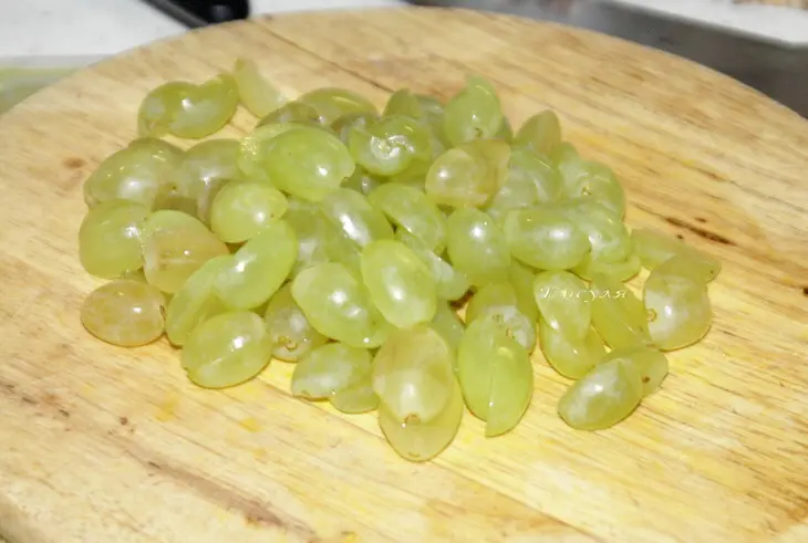 Салат с говядиной, шампиньонами и виноградом: шаг 4