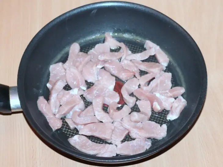 Запеченная тыква с мясом и картофелем: шаг 1