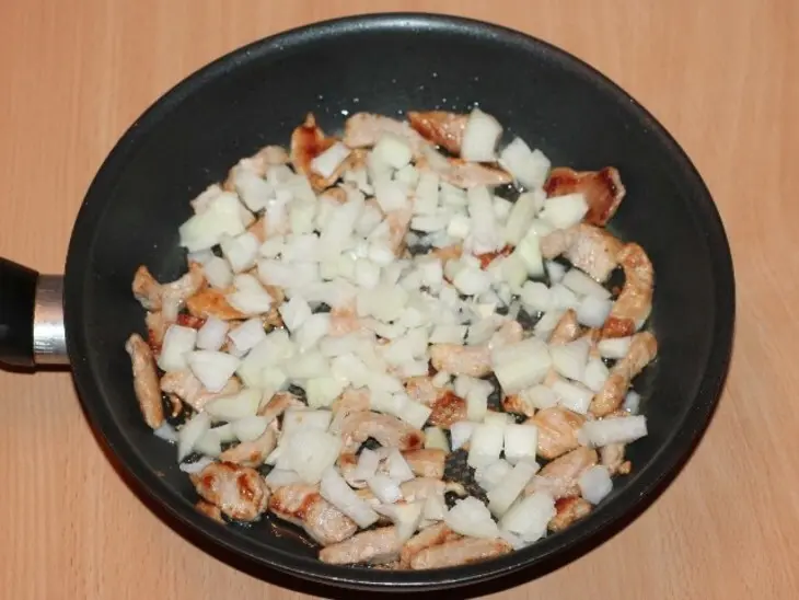 Запеченная тыква с мясом и картофелем: шаг 2