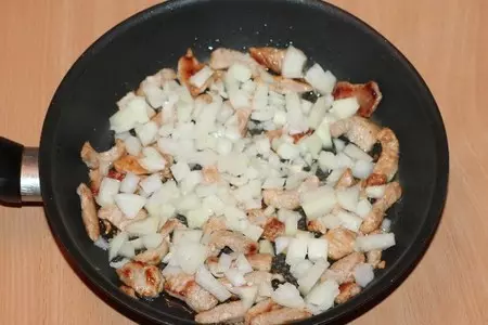 Запеченная тыква с мясом и картофелем: шаг 2