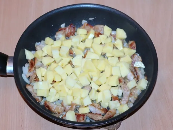 Запеченная тыква с мясом и картофелем: шаг 3