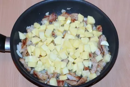 Запеченная тыква с мясом и картофелем: шаг 3