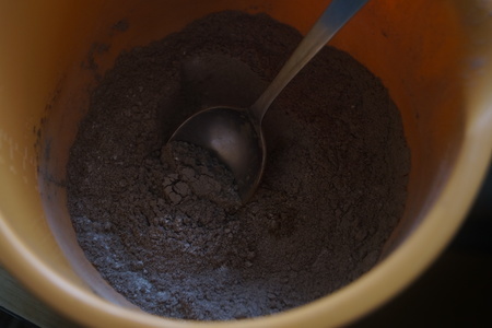 Шоколадно-карамельный кекс: шаг 1