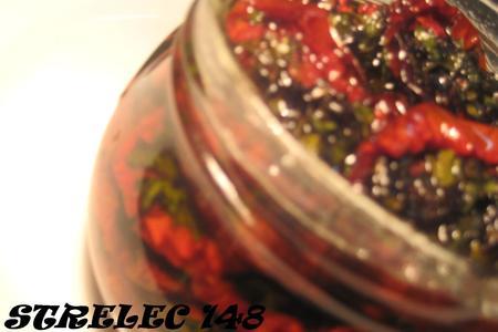 Вяленые томаты - черри в оливковом масле с каперсами и зеленью.: шаг 3