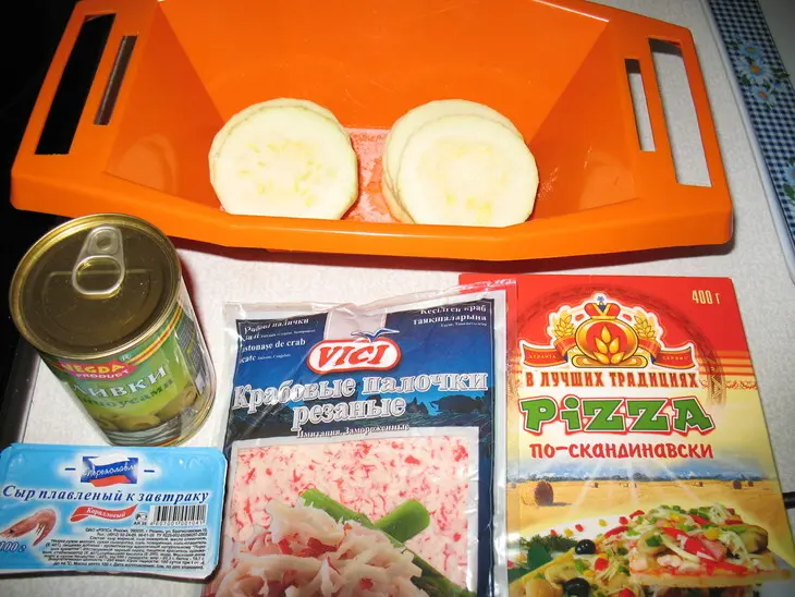 Пирог с крабовым мясом и кабачком.: шаг 1