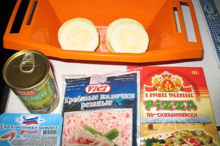 Пирог с крабовым мясом и кабачком.: шаг 1