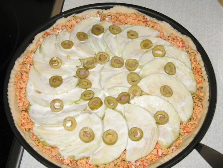 Пирог с крабовым мясом и кабачком.: шаг 5