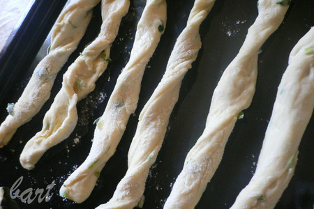 Хлебные палочки с травами и сыром.: шаг 1