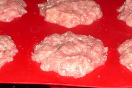 Мясо-кабачковые "маффины" с начинкой: шаг 4